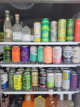 Mundo Liquor & Market, business photo 3